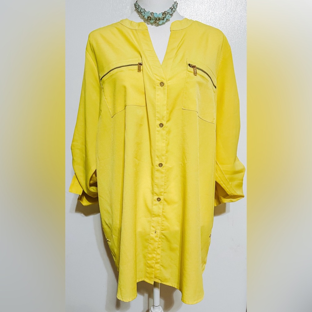 Excellent condition Calvin Klein button down blouse no tag size fits like XL